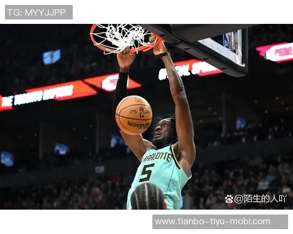 季前赛迎战湖人太阳队晒出布克马威帅气登机照引发关注